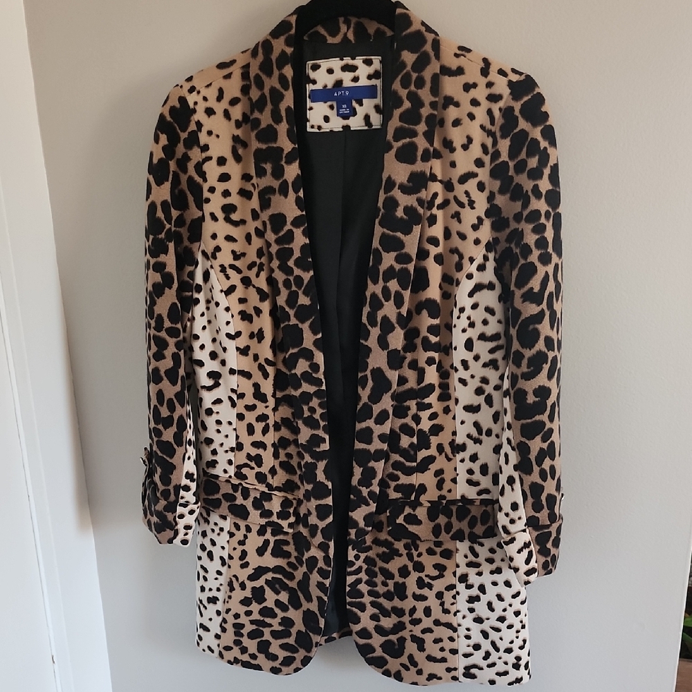 APT9 Leopard-Print Blazer in Beige and Black